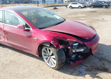 2018 Tesla Model 3 Long Range/Mid Range из США, поврежденный, VIN 5YJ3E1EA9JF047052
